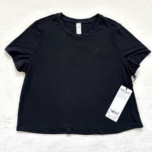 Alo Yoga Cropped All Day Short Sleeve Tee in Black